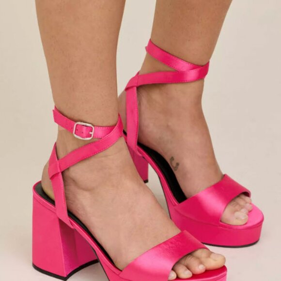 Strappy Platform Heel (WW) - Picture 1 of 11